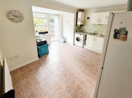2 bedroom Terraced House to let in Hunter Close, Colehill