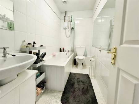 2 bedroom Terraced House to let in Hunter Close, Colehill