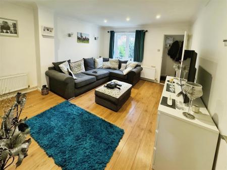 2 bedroom Terraced House to let in Hunter Close, Colehill