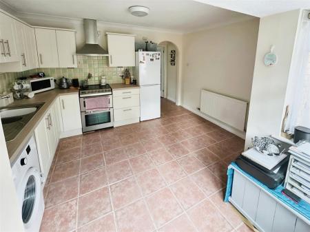 2 bedroom Terraced House to let in Hunter Close, Colehill