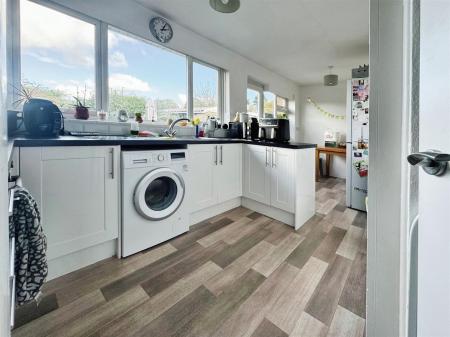 2 bedroom Detached bungalow to let in Minster View, Wimborne