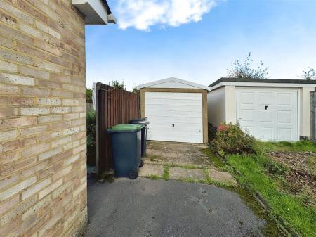 2 bedroom Detached bungalow to let in Minster View, Wimborne