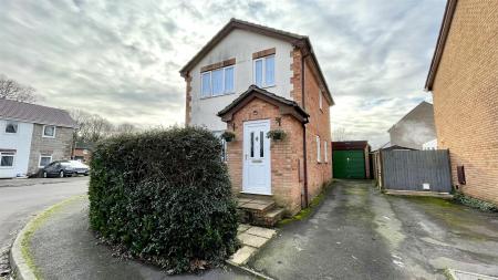 3 bedroom Detached house for sale in Camellia Close, Three Legged Cross