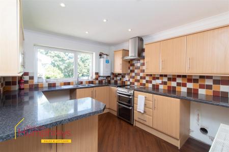2 bedroom Apartment to let in Princes Road, Ferndown