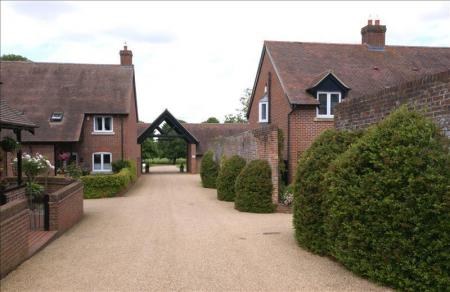 2 bedroom End of terrace house to let in Sturminster Marshall, Wimborne