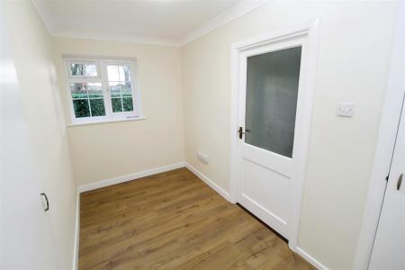 2 bedroom Detached house to let in Charlton, Hampreston