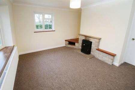 2 bedroom Detached house to let in Charlton, Hampreston