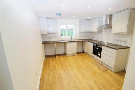 2 bedroom Detached house to let in Charlton, Hampreston
