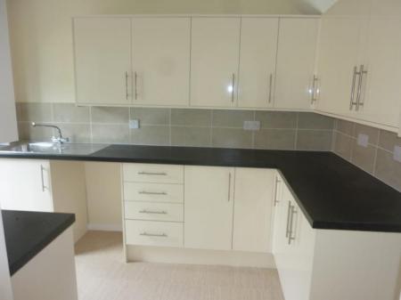 3 bedroom End of terrace house to let in Vallis Close, Baiter Park