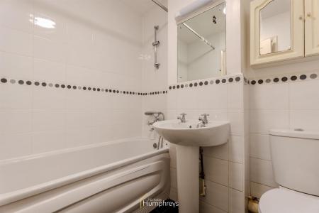 2 bedroom Terraced House to let in Colt Close, Wimborne