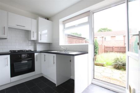2 bedroom Terraced House to let in Sycamore Close, Creekmoor