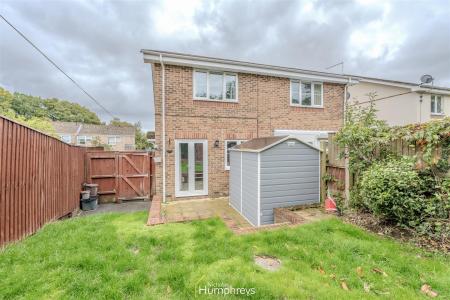 2 bedroom Semi-detached house to let in Bridle Way, Colehill
