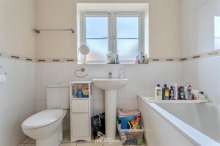 2 bedroom Semi-detached house to let in Bridle Way, Colehill