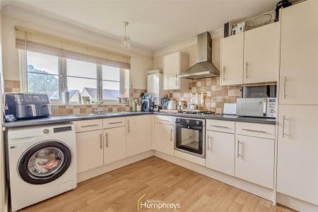 2 bedroom Semi-detached house to let in Bridle Way, Colehill