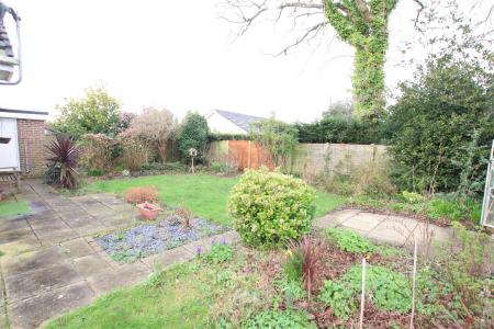 2 bedroom Detached bungalow to let in St Just Close, Ferndown