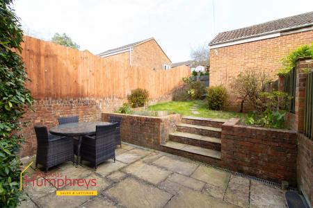 3 bedroom Terraced House to let in Coventry Close, Wimborne