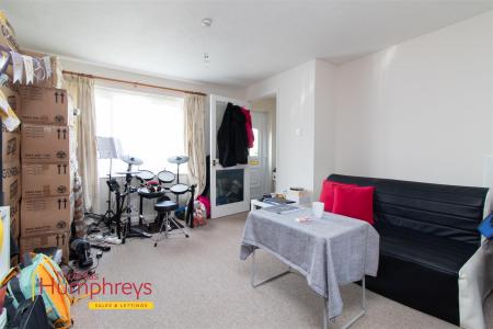 3 bedroom Detached house to let in VALLIS CLOSE, BAITER PARK, POOLE