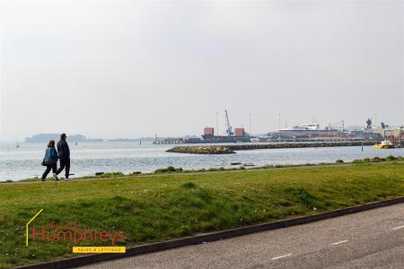 3 bedroom Detached house to let in VALLIS CLOSE, BAITER PARK, POOLE