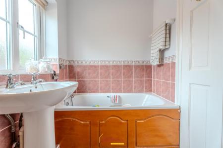 3 bedroom Terraced House to let in Bournemouth Road, Charlton Marshall