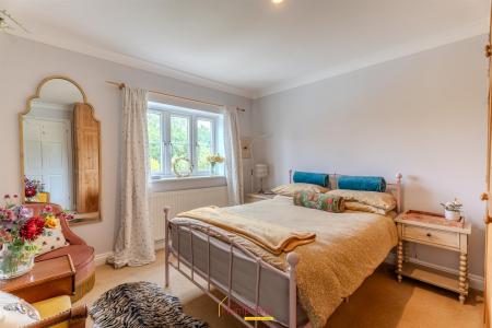 3 bedroom Terraced House to let in Bournemouth Road, Charlton Marshall
