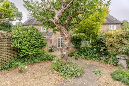 3 bedroom Terraced House to let in Bournemouth Road, Charlton Marshall