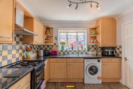 3 bedroom Terraced House to let in Bournemouth Road, Charlton Marshall