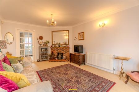 3 bedroom Terraced House to let in Bournemouth Road, Charlton Marshall