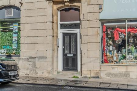3 bedroom Apartment to let in High Street, Swanage