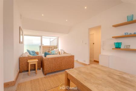 3 bedroom Apartment to let in High Street, Swanage
