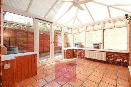 3 bedroom Town house to let in West Street, Wimborne