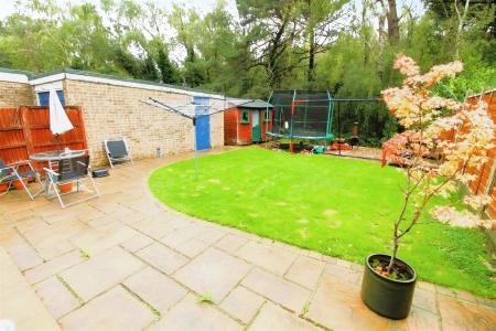 4 bedroom Detached house to let in West Way, Broadstone