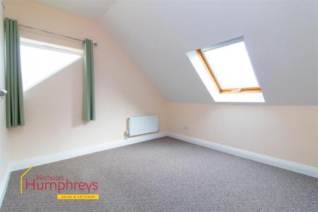 4 bedroom Chalet to let in Hayes Close, Wimborne