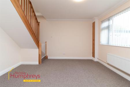 4 bedroom Chalet to let in Hayes Close, Wimborne