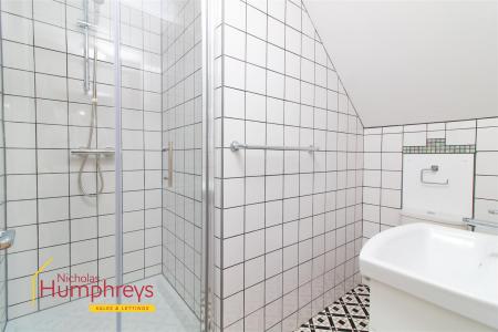 4 bedroom Chalet to let in Hayes Close, Wimborne