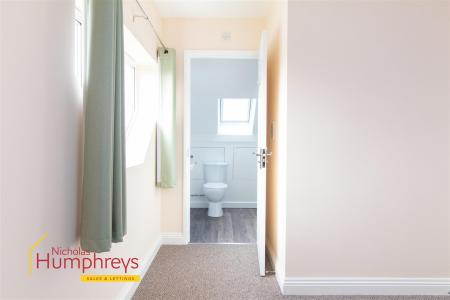 4 bedroom Chalet to let in Hayes Close, Wimborne