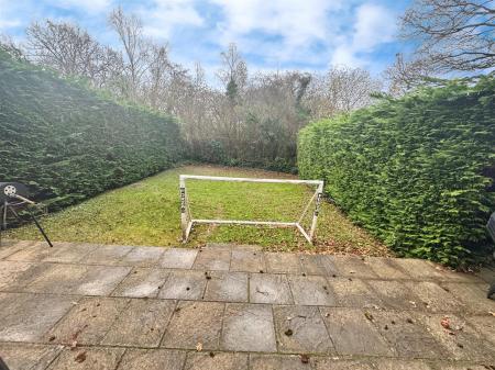 4 bedroom Detached house to let in Canford View Drive, Colehill