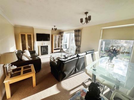 4 bedroom Detached house to let in CHERRY HILL GROVE UPTON POOLE