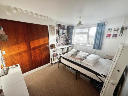 4 bedroom Detached house to let in CHERRY HILL GROVE UPTON POOLE