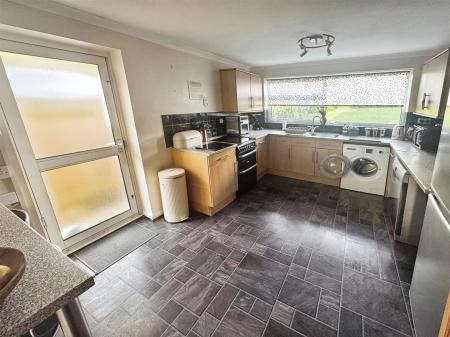 4 bedroom Detached house to let in CHERRY HILL GROVE UPTON POOLE
