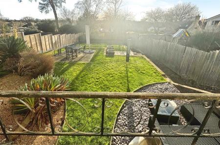 4 bedroom Detached house to let in CHERRY HILL GROVE UPTON POOLE