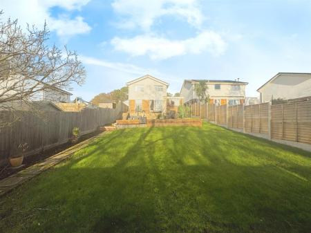 4 bedroom Detached house to let in CHERRY HILL GROVE UPTON POOLE