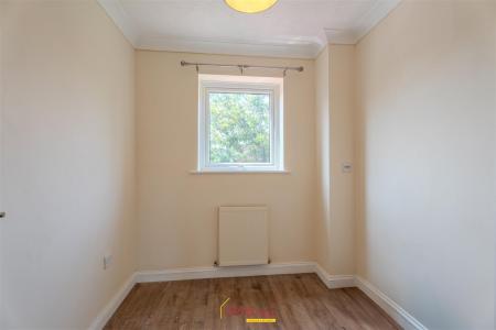 3 bedroom Town house to let in Lander Close, Poole