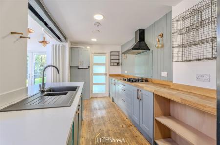 4 bedroom Semi-detached house to let in Leigh Road, Wimborne