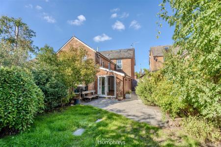 4 bedroom Semi-detached house to let in Leigh Road, Wimborne
