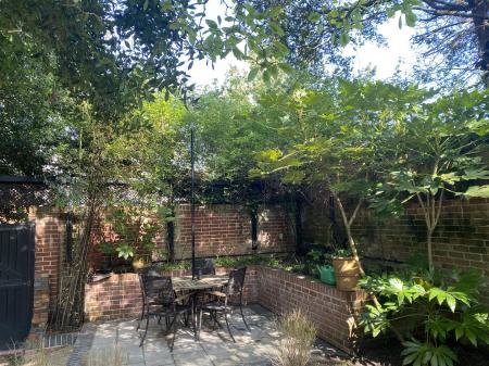 4 bedroom Town house to let in West Borough, Wimborne