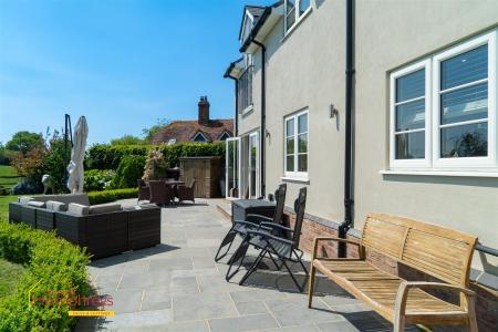 4 bedroom Detached house to let in Tower Close, Chalbury, Wimborne