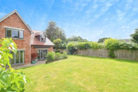 4 bedroom Detached house to let in Canford Magna, Wimborne
