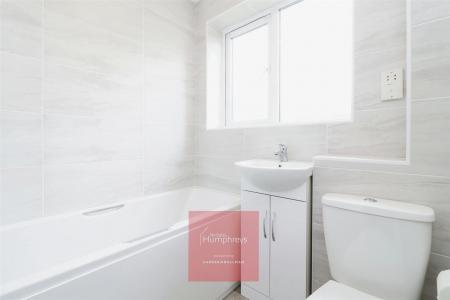 3 bedroom Detached house to let in FARRIERS CLOSE, COLEHILL