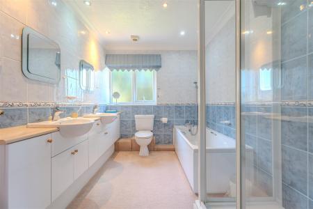 4 bedroom Detached house for sale in Hobbs Park, St. Leonards