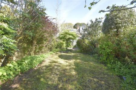 3 bedroom Semi-detached house to let in Greenhill Close, Wimborne